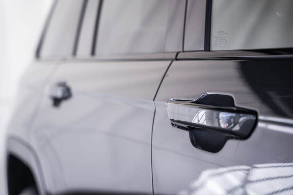 New 2025 Jeep Grand Cherokee Altitude image 15