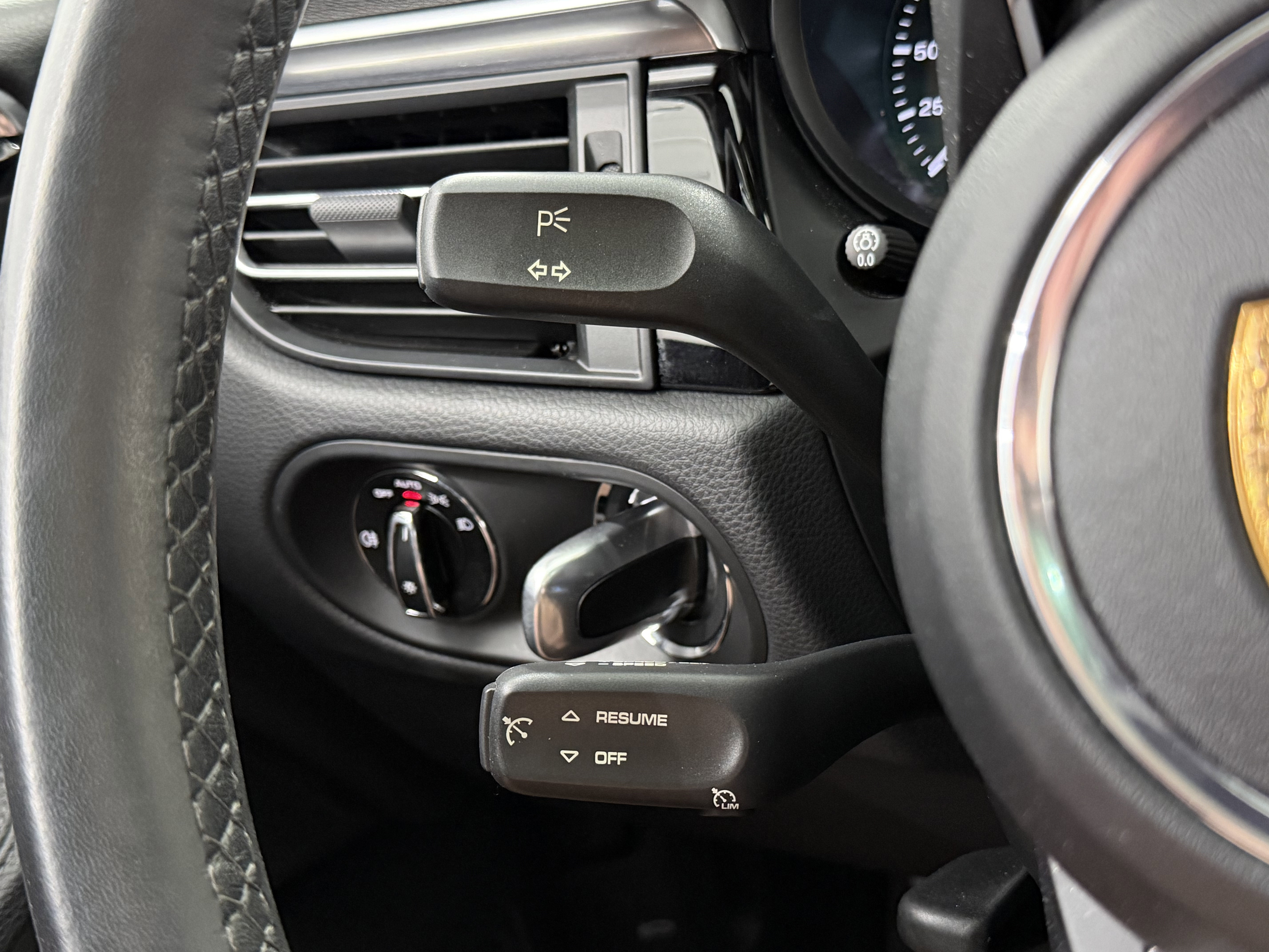 Certified 2022 Porsche Macan image 43