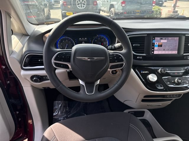 Used 2023 Chrysler Voyager LX FWD image 18