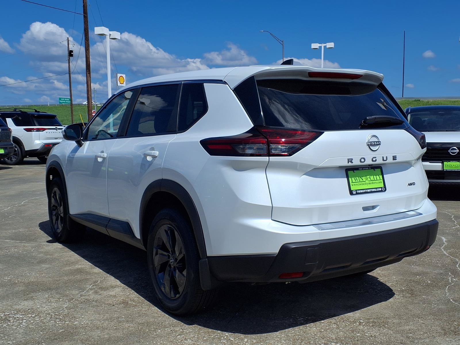 New 2026 Nissan Rogue SV AWD/4WD image 2