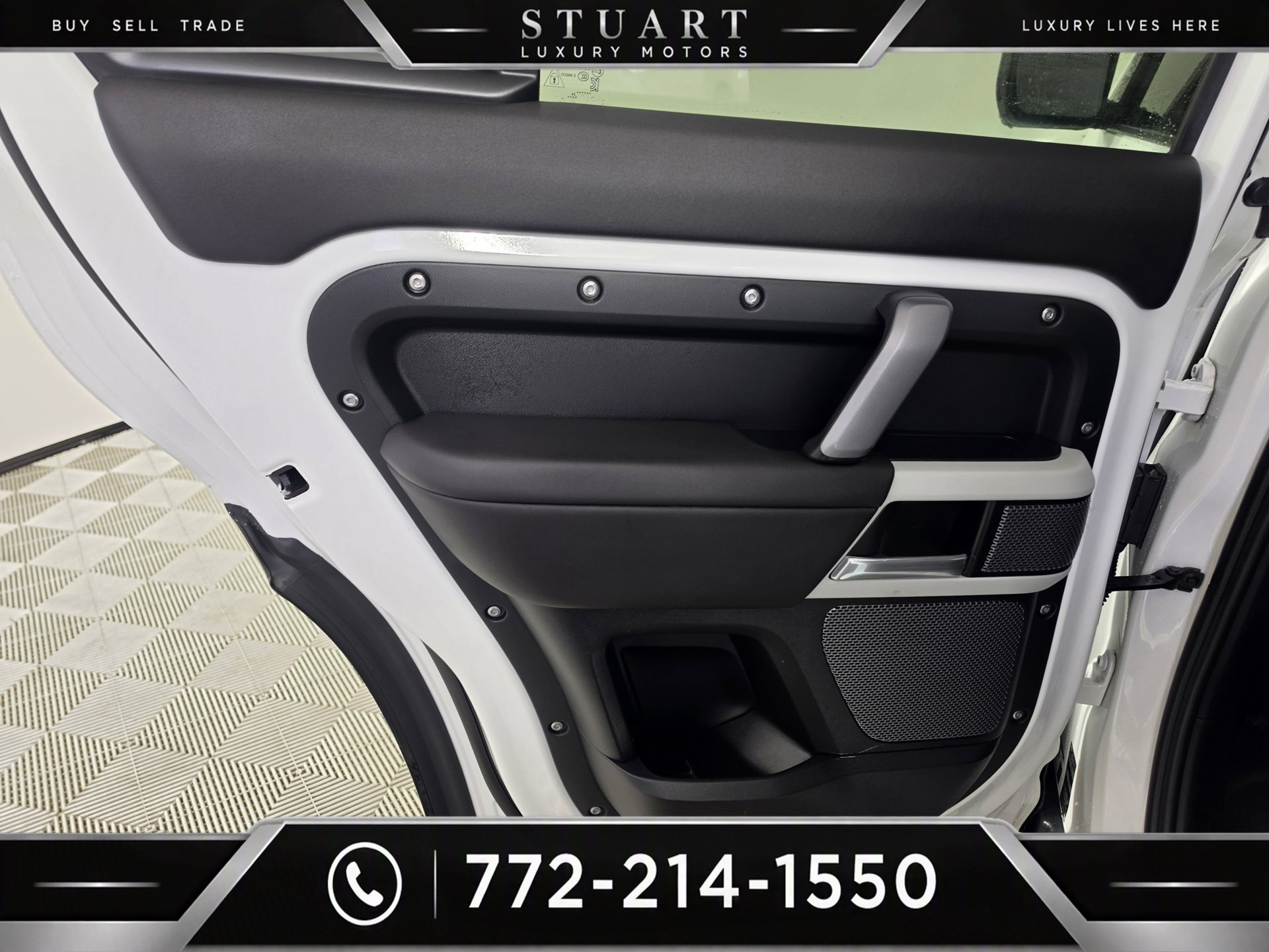 Used 2024 Land Rover Defender 110 X-Dynamic SE AWD/4WD image 27