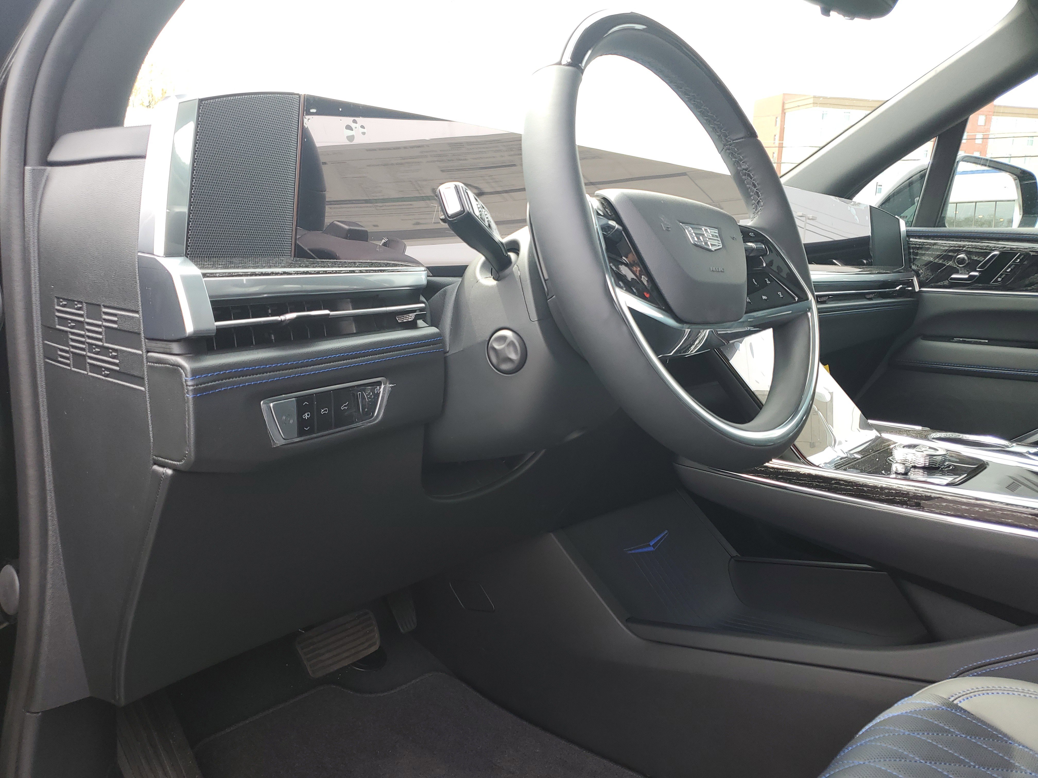 New 2025 Cadillac Escalade IQ Sport 1 w/ Smart Trailering package image 15