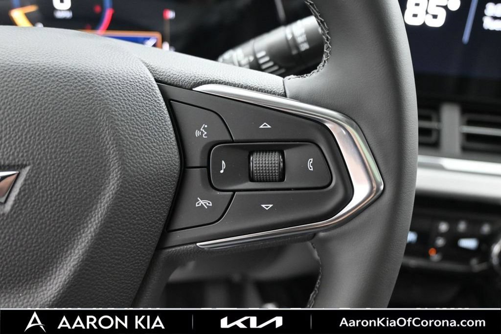 Used 2026 Chevrolet Trax LT w/ Sunroof Package FWD image 22