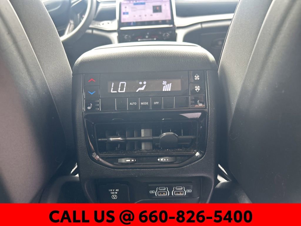 Used 2023 Jeep Grand Cherokee L Limited w/ Trailer Tow Group (B) AWD/4WD image 9
