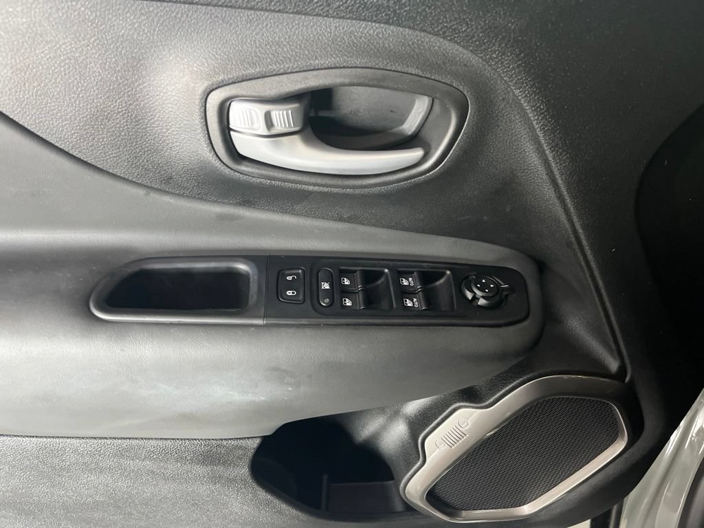 Used 2023 Jeep Renegade Latitude AWD/4WD image 51