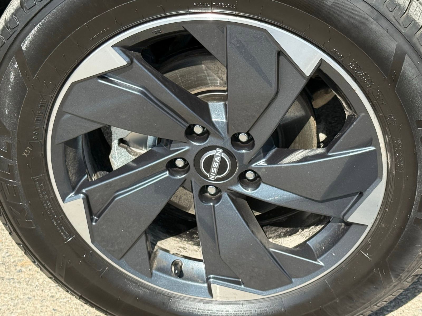 Used 2024 Nissan Rogue SV image 42