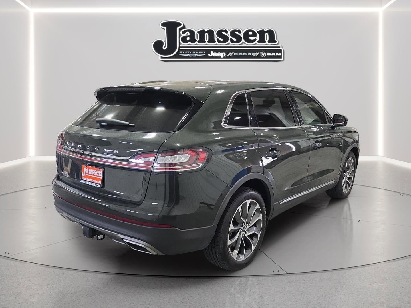 Used 2022 Lincoln Nautilus Reserve w/ Luxury Package AWD/4WD image 5