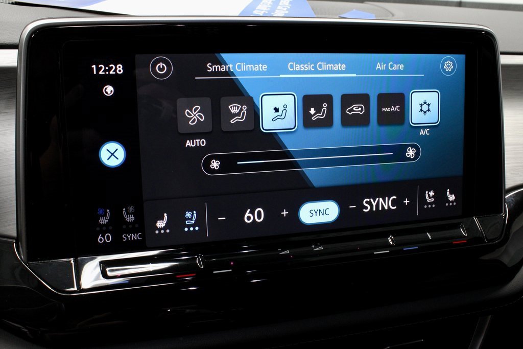 Used 2025 Volkswagen Atlas Cross Sport SE image 2