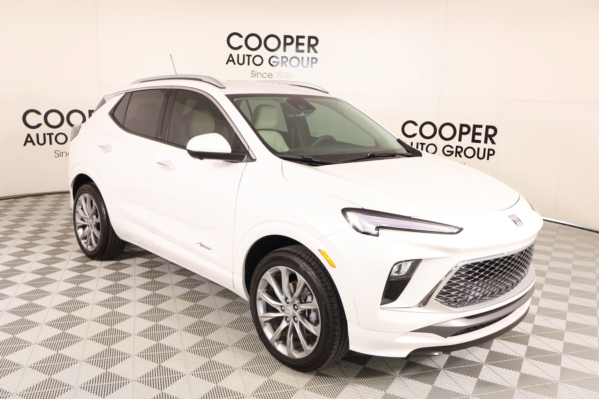 Used 2025 Buick Encore GX Avenir w/ Avenir Technology Package AWD/4WD image 1