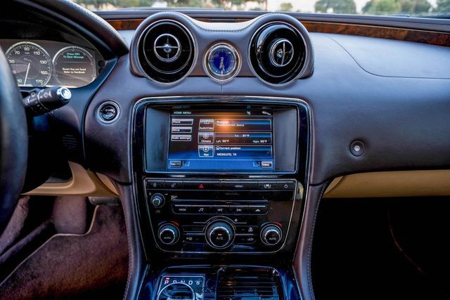 Used 2012 Jaguar XJ image 47