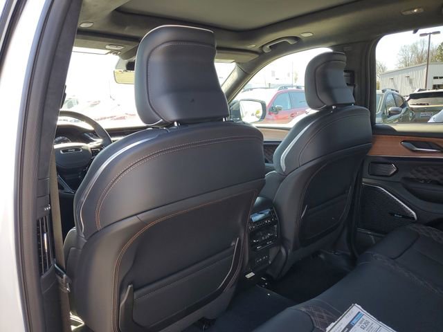 New 2026 Jeep Grand Cherokee Summit image 13