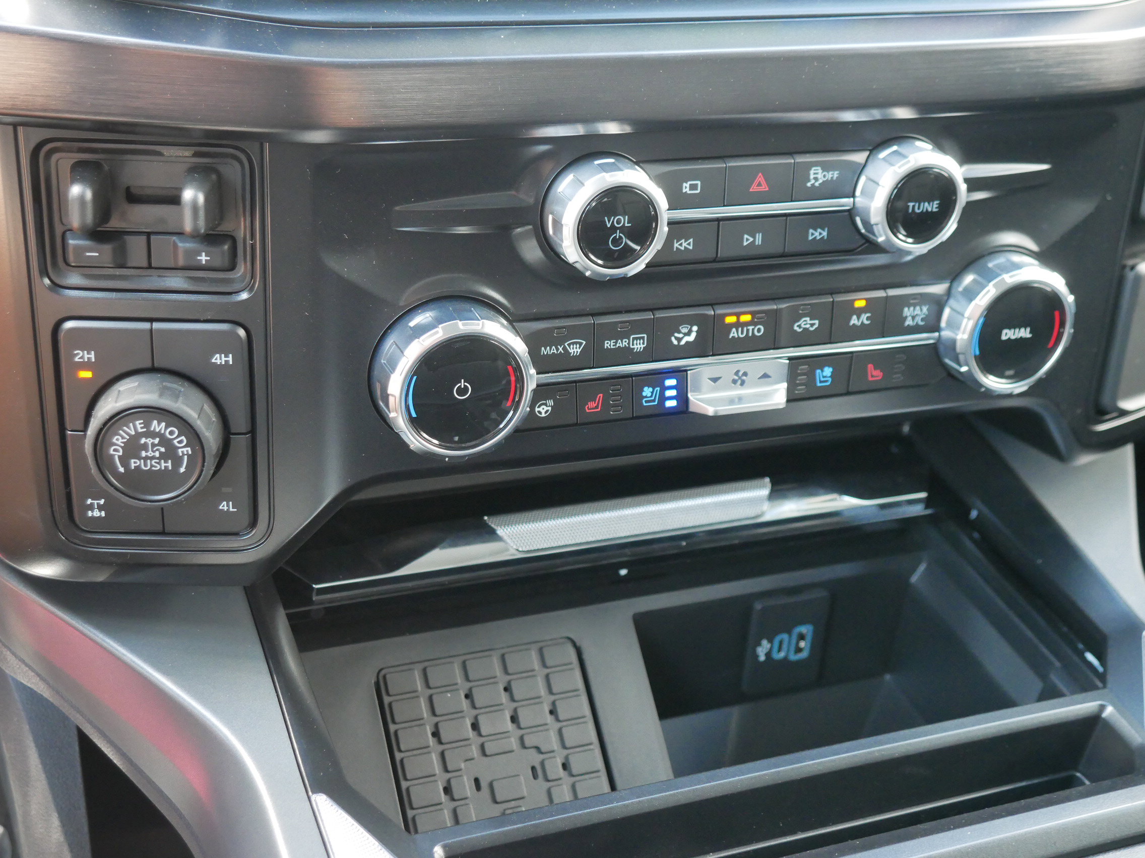 New 2025 Ford F350 Lariat w/ Lariat Ultimate Package image 16