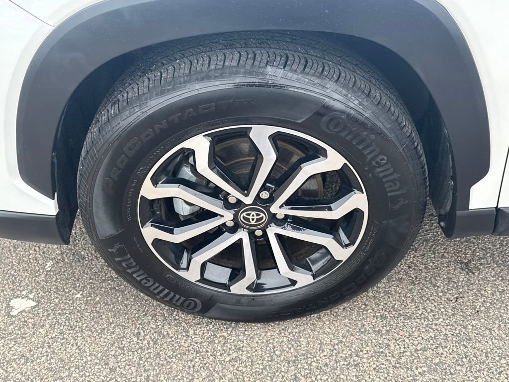 Used 2024 Toyota Corolla Cross SE w/ Moonroof Package image 38