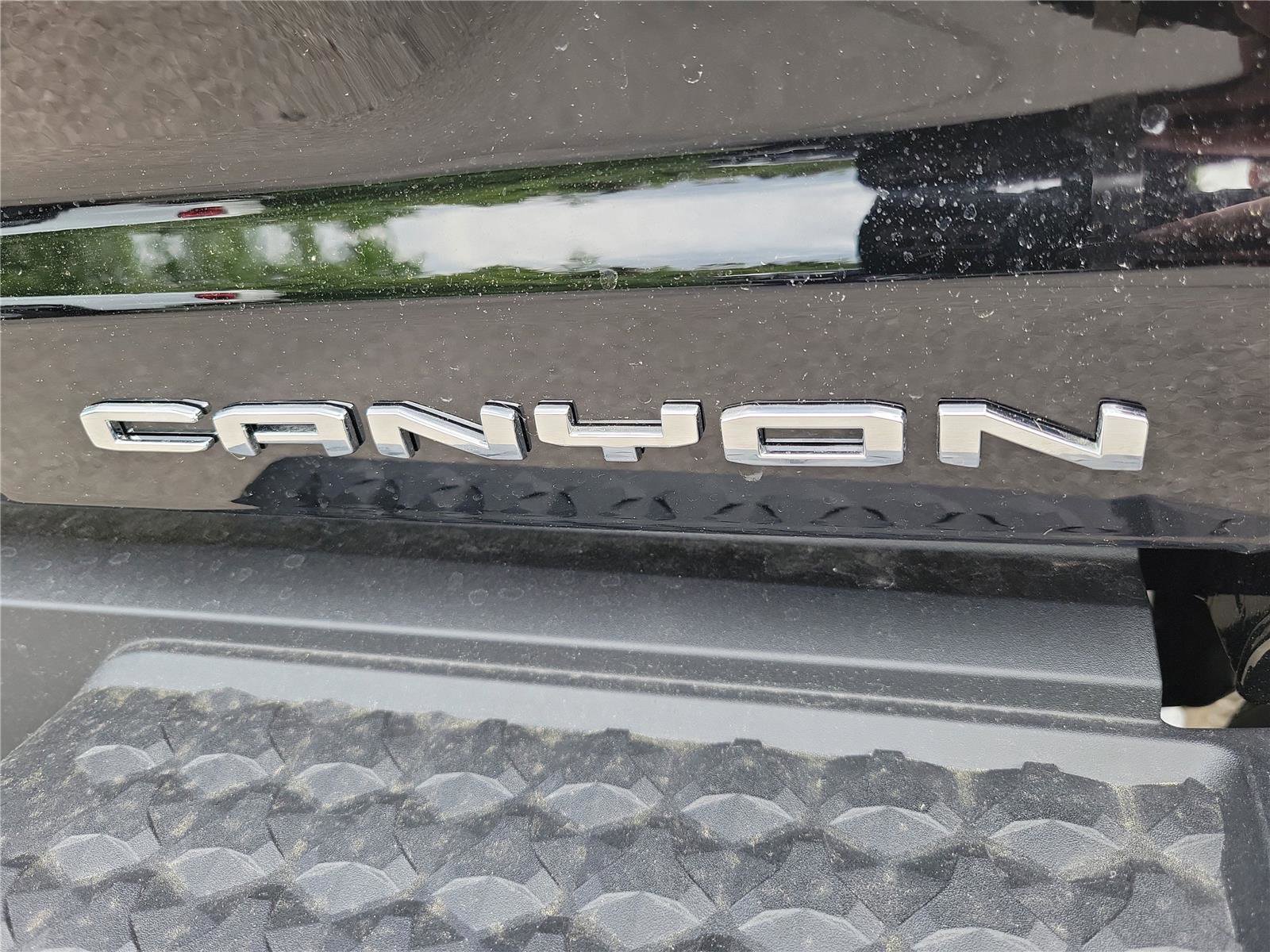 New 2026 GMC Canyon Denali image 14