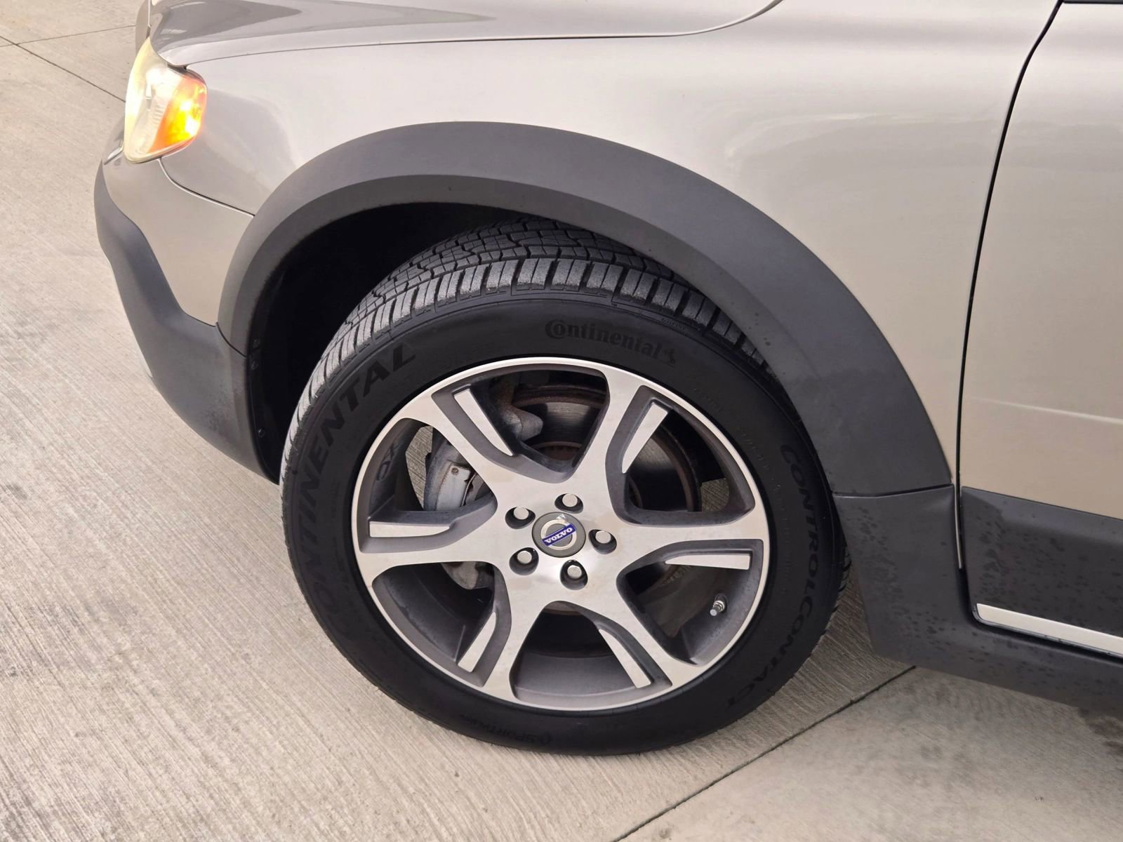 Used 2013 Volvo XC70 T6 image 22