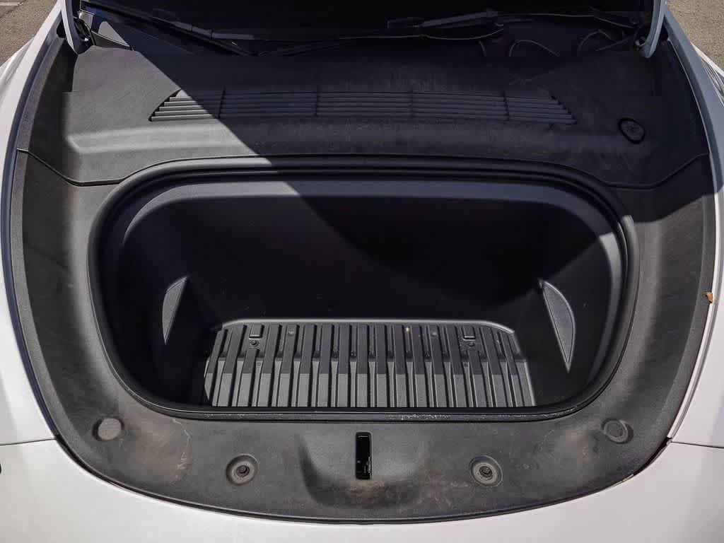 Used 2024 Tesla Model Y 2WD image 27