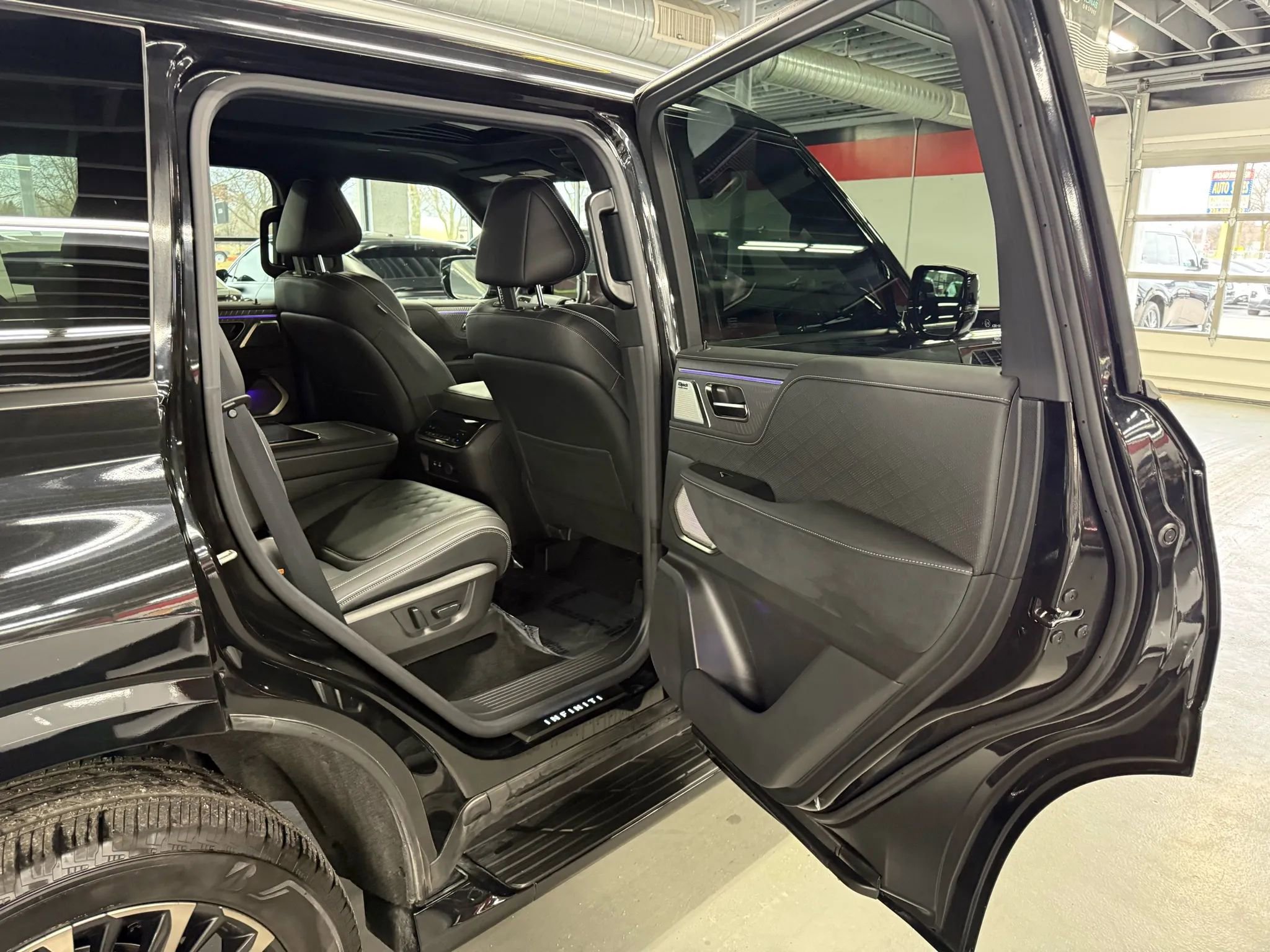 Used 2025 INFINITI QX80 Autograph w/ Premium Cargo Package image 19