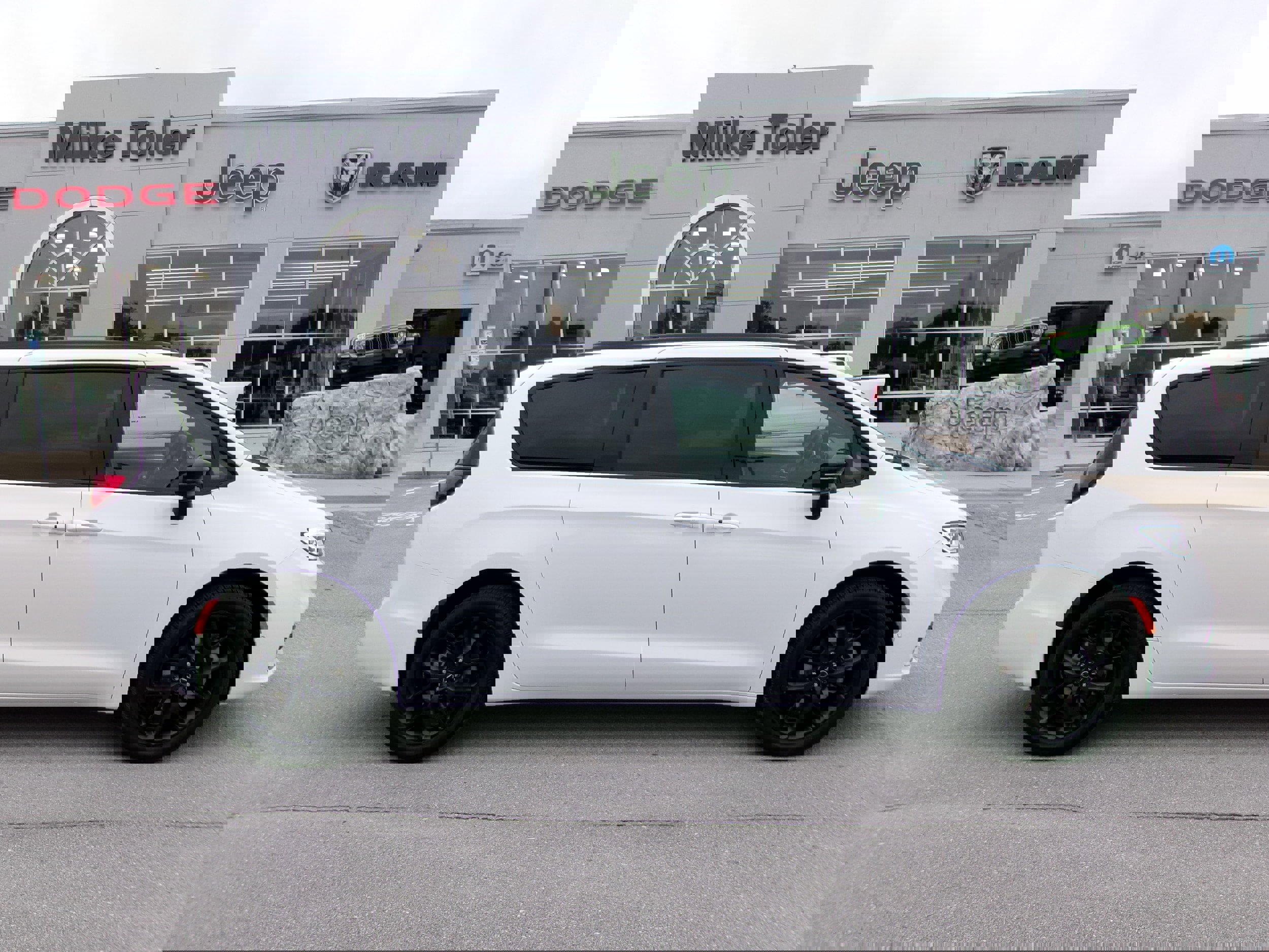 New 2026 Chrysler Pacifica Limited w/ S Appearance Package image 5