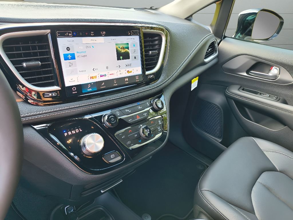 New 2026 Chrysler Pacifica Select image 19