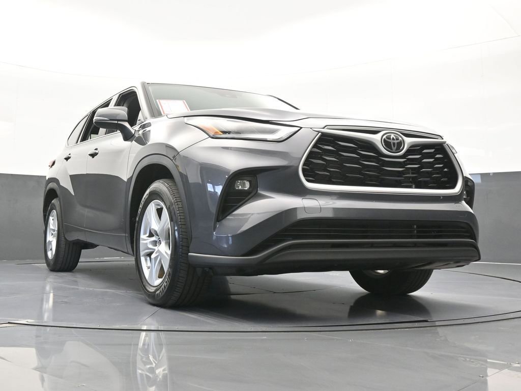 Used 2024 Toyota Highlander LE image 92
