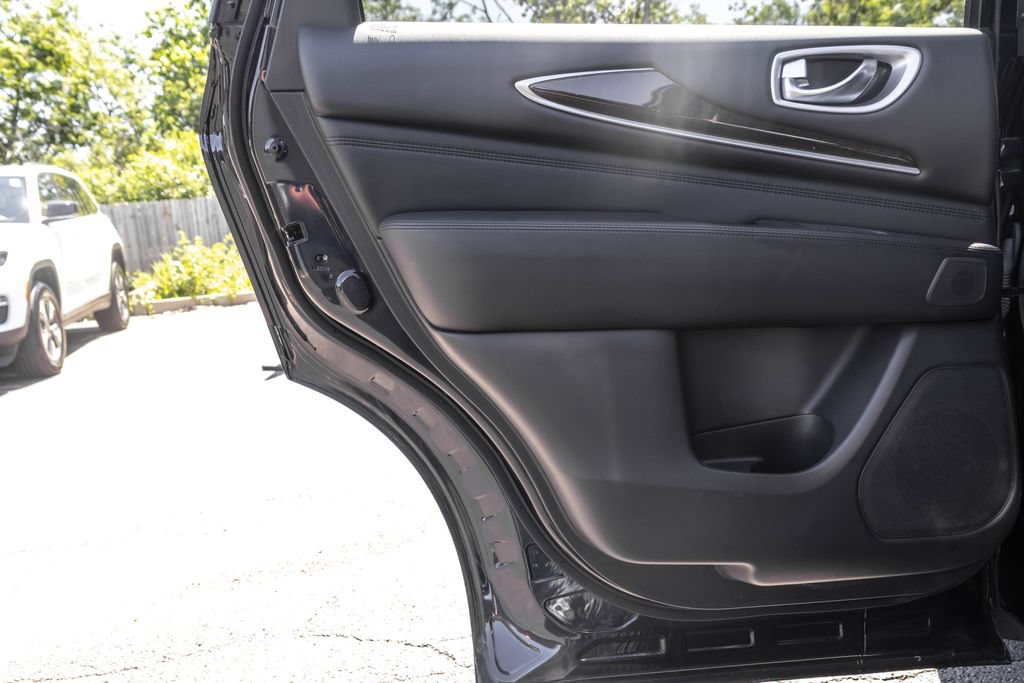 Used 2015 INFINITI QX60 Luxe w/ Deluxe Touring Package AWD/4WD image 34