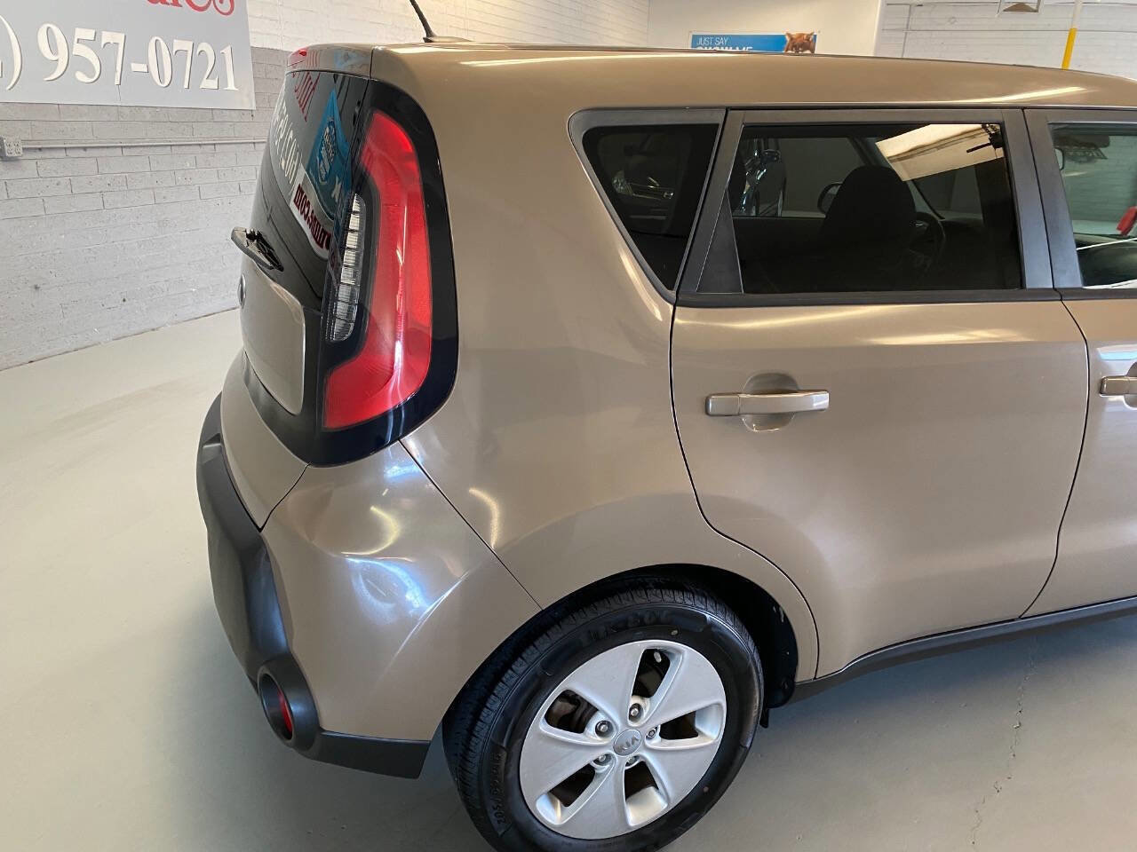 Used 2015 Kia Soul Base 4dr Crossover 6A FWD image 17
