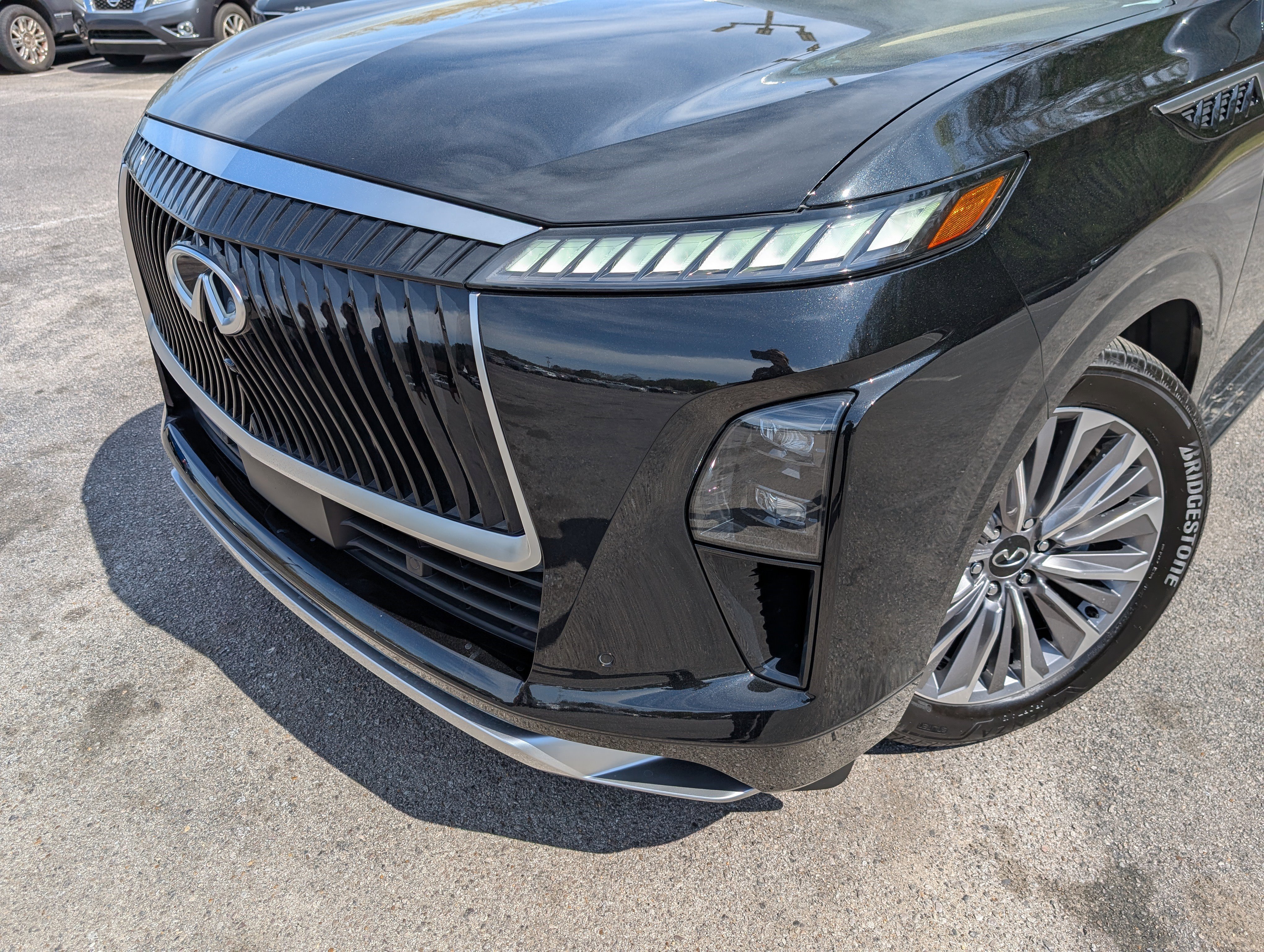 Used 2025 INFINITI QX80 Sensory image 13