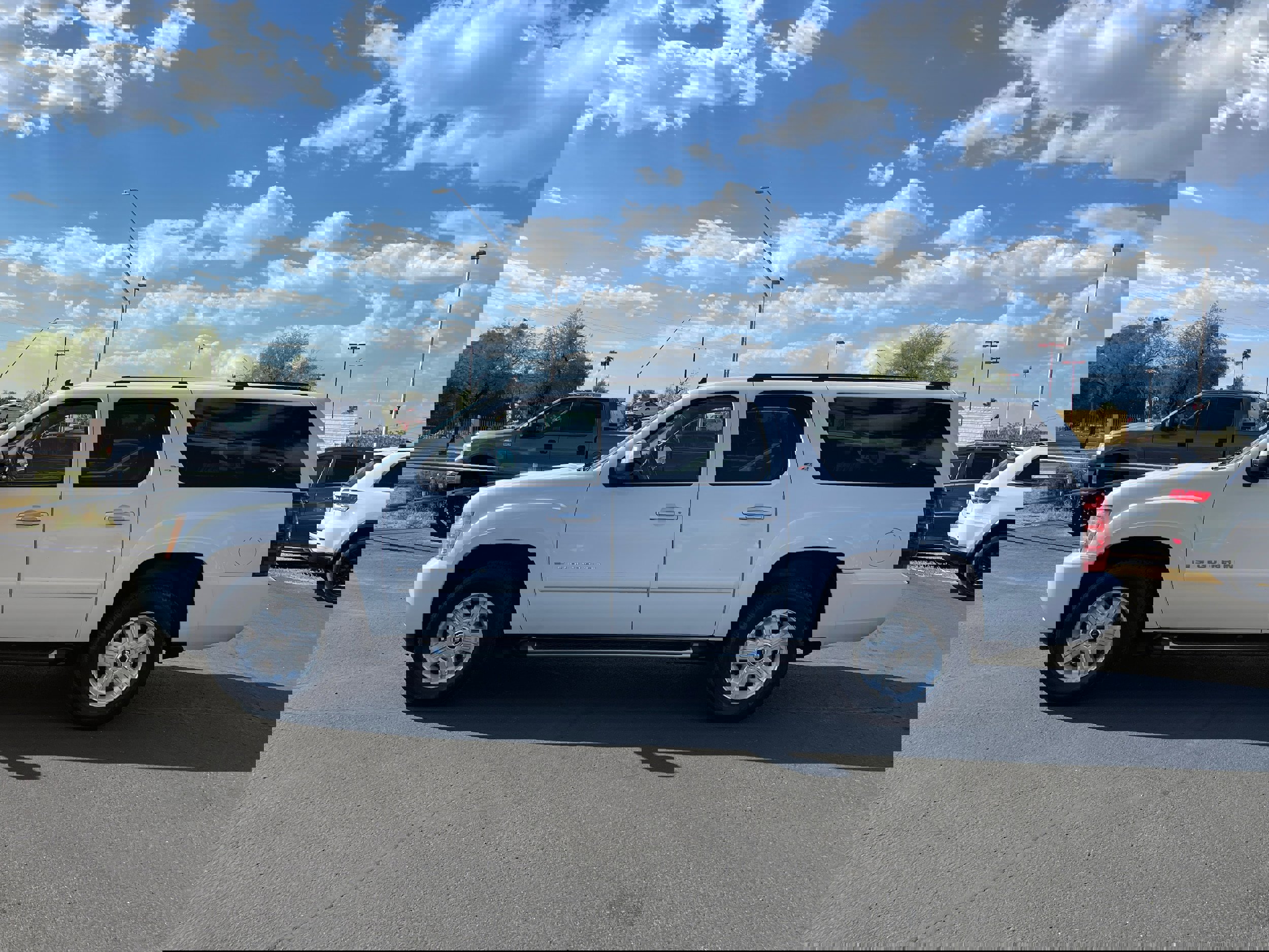 Used 2008 Chevrolet Suburban LT image 2