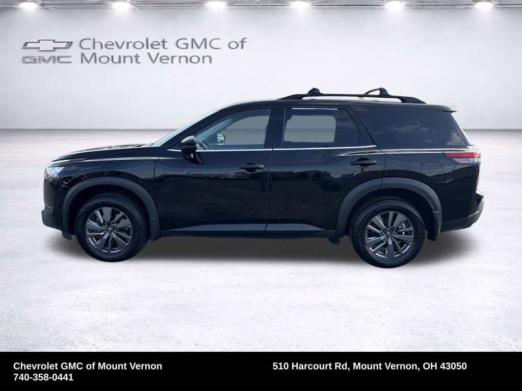 Used 2023 Nissan Pathfinder SV image 2