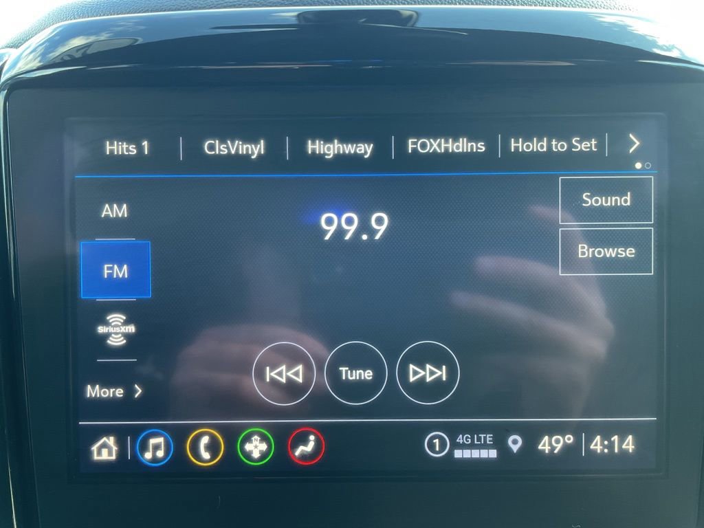 Used 2023 Chevrolet Traverse LT image 17