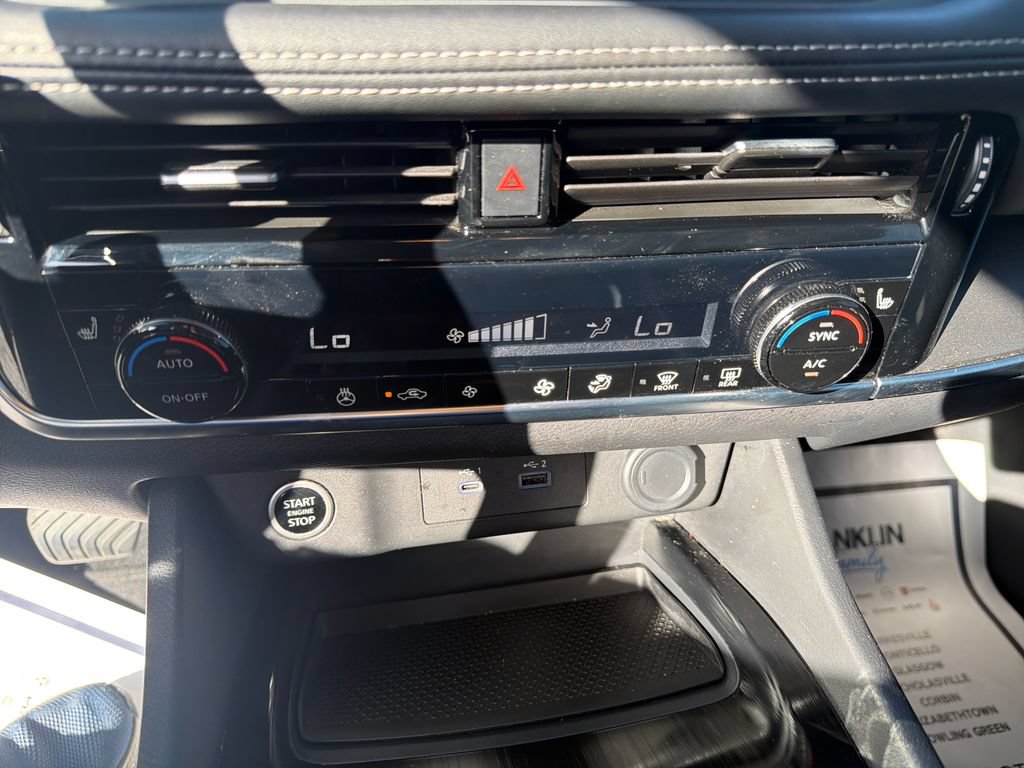 Used 2021 Nissan Rogue SV w/ Premium Package FWD image 18