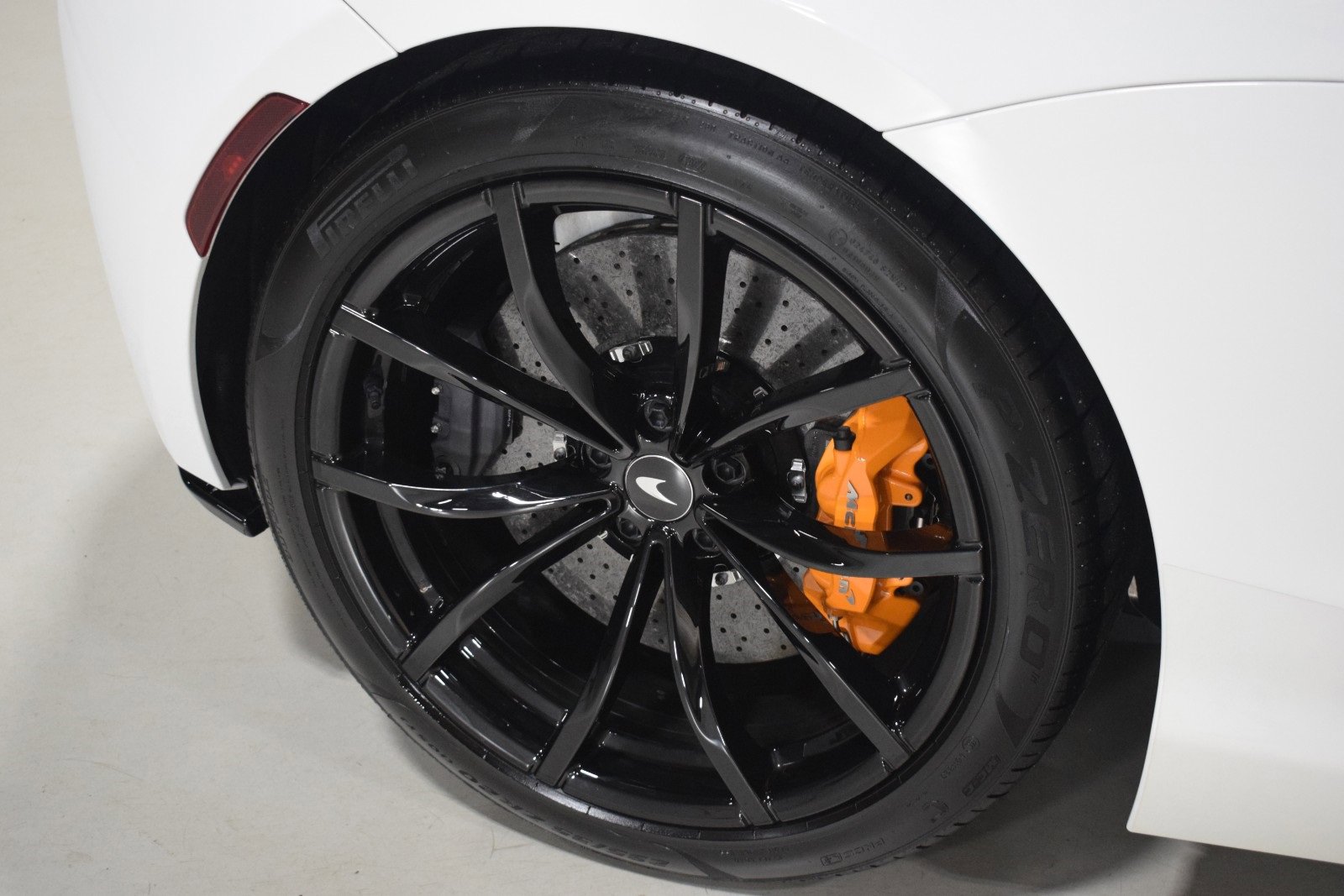 Used 2023 McLaren Artura image 15