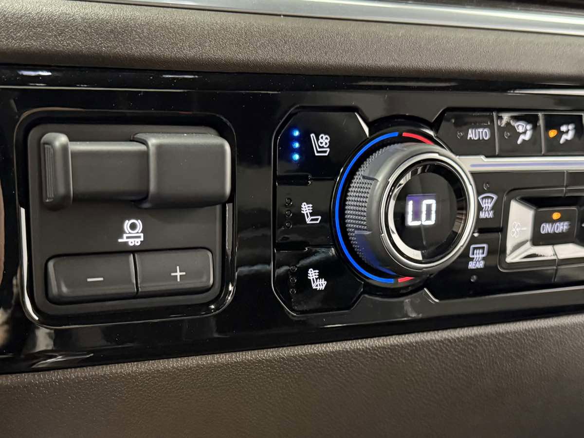 Used 2022 Chevrolet Silverado 1500 LTZ image 28