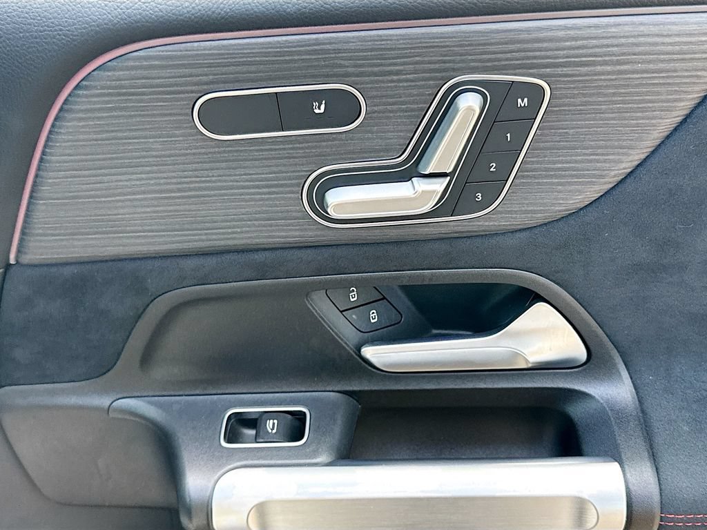 Used 2023 Mercedes-Benz GLB 250 image 35