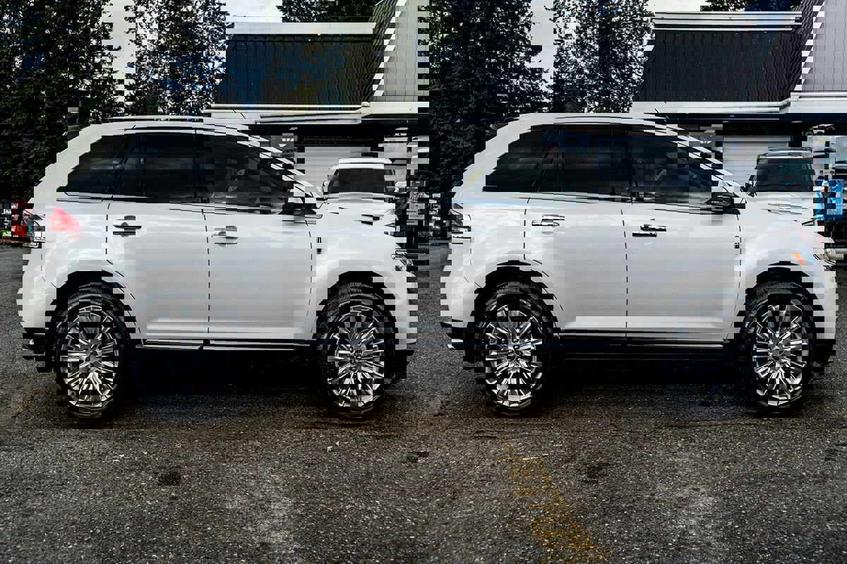 Used 2012 Lincoln MKX AWD image 20