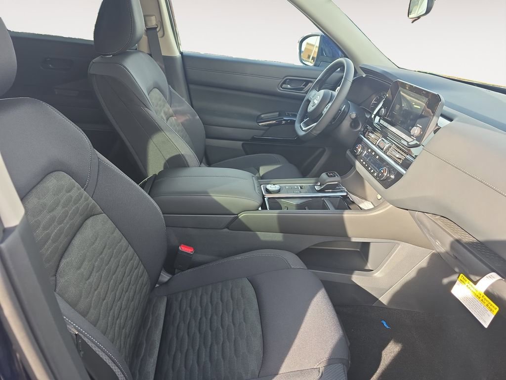 New 2025 Nissan Pathfinder SV w/ SV Premium Package image 15