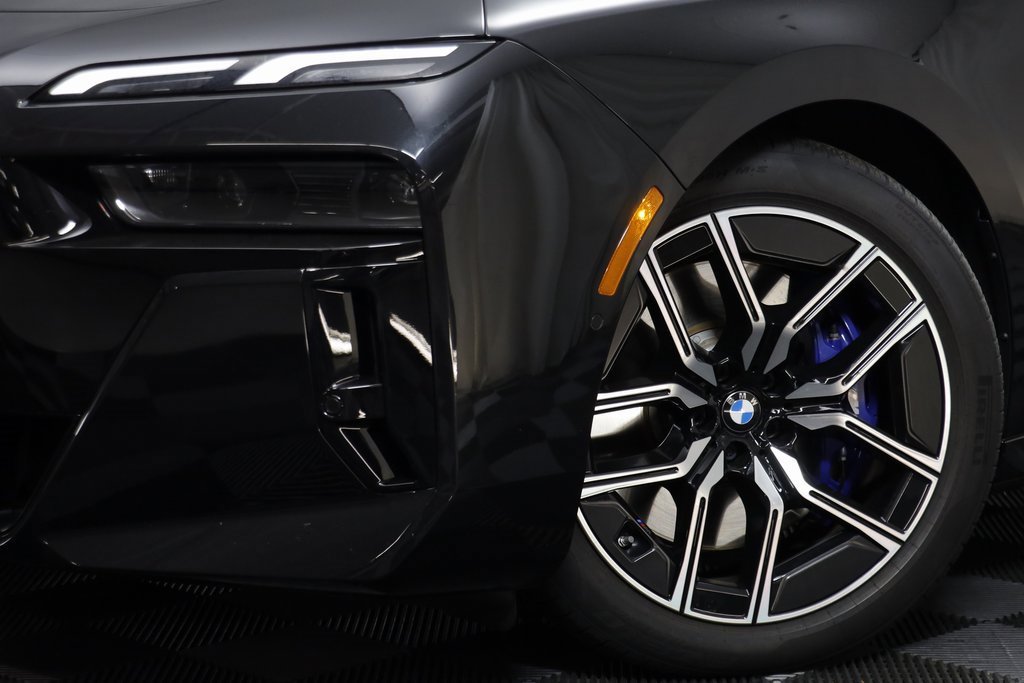 Certified 2025 BMW 740i xDrive w/ Premium Package image 3