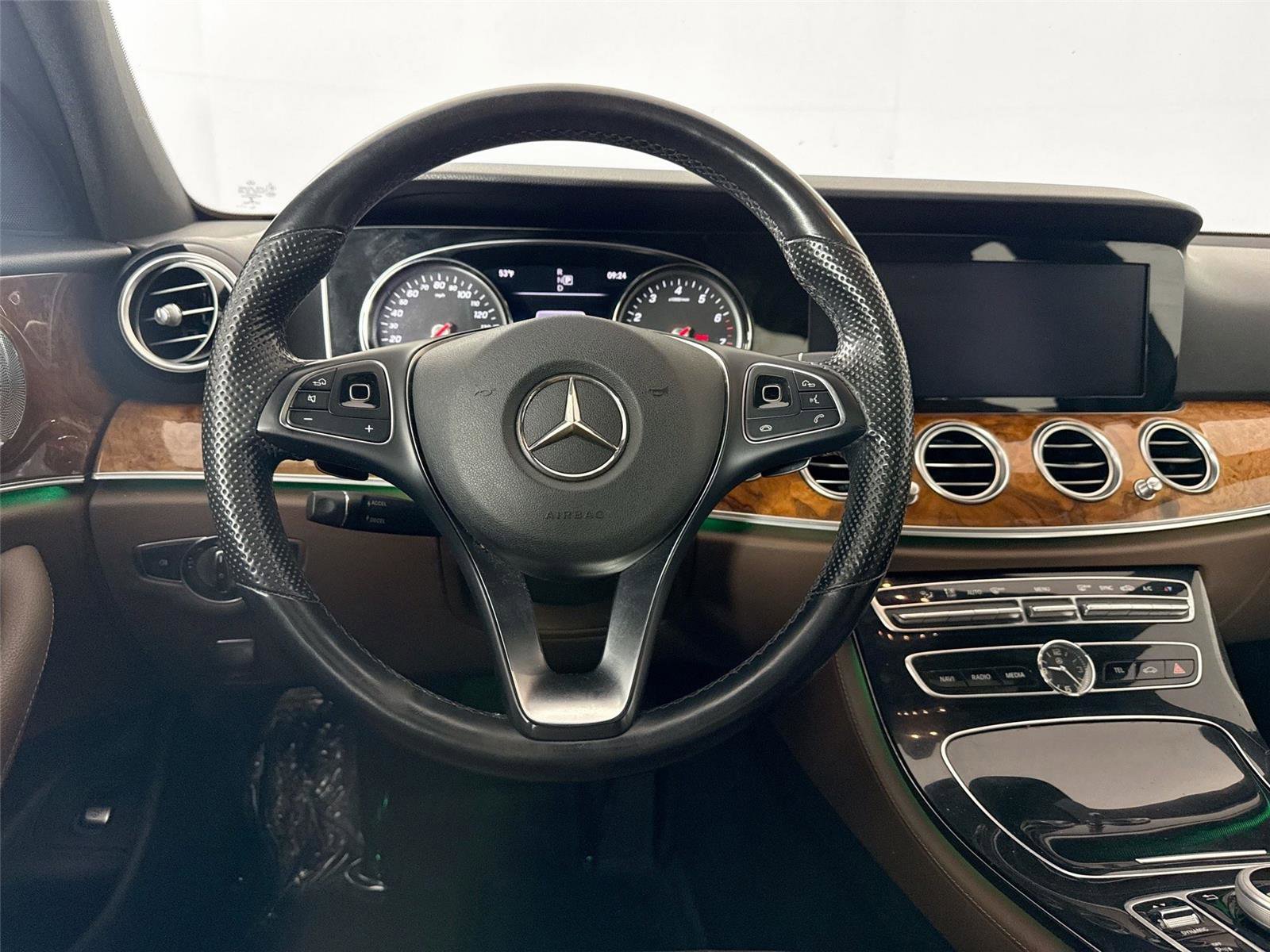 Used 2017 Mercedes-Benz E 300 4MATIC image 37