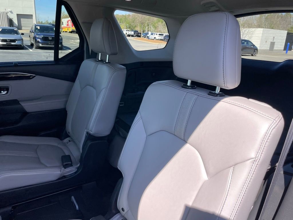 Certified 2025 Honda Pilot EX-L image 40