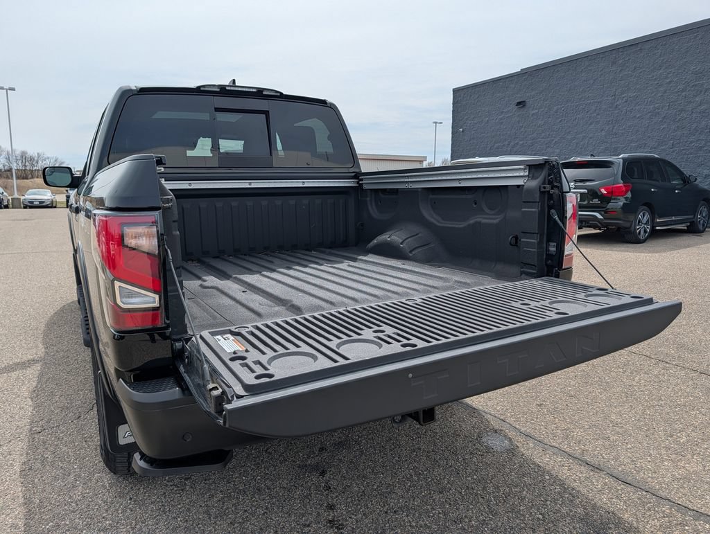 Used 2024 Nissan Titan PRO-4X w/ Pro-4x Convenience Package AWD/4WD image 18
