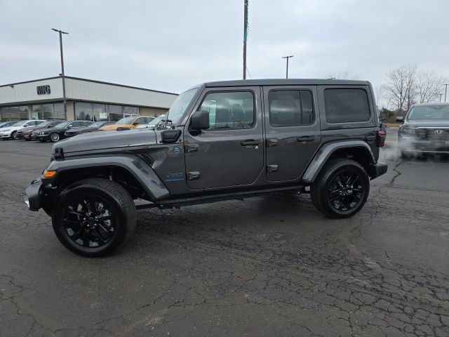 Used 2025 Jeep Wrangler Unlimited Sahara w/ Safety Group image 3