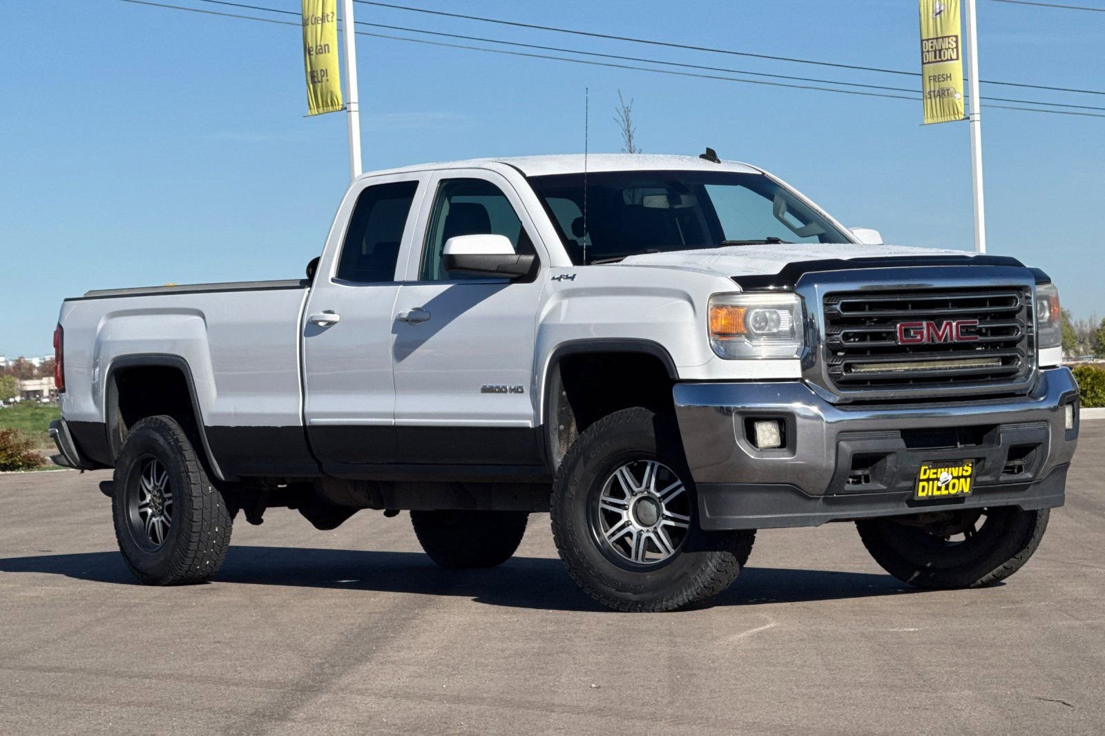 Used 2015 GMC Sierra 2500 SLE AWD/4WD image 1