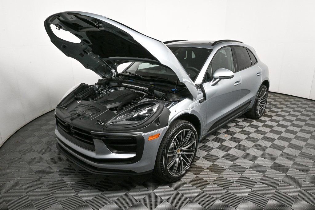 Certified 2026 Porsche Macan AWD/4WD image 33