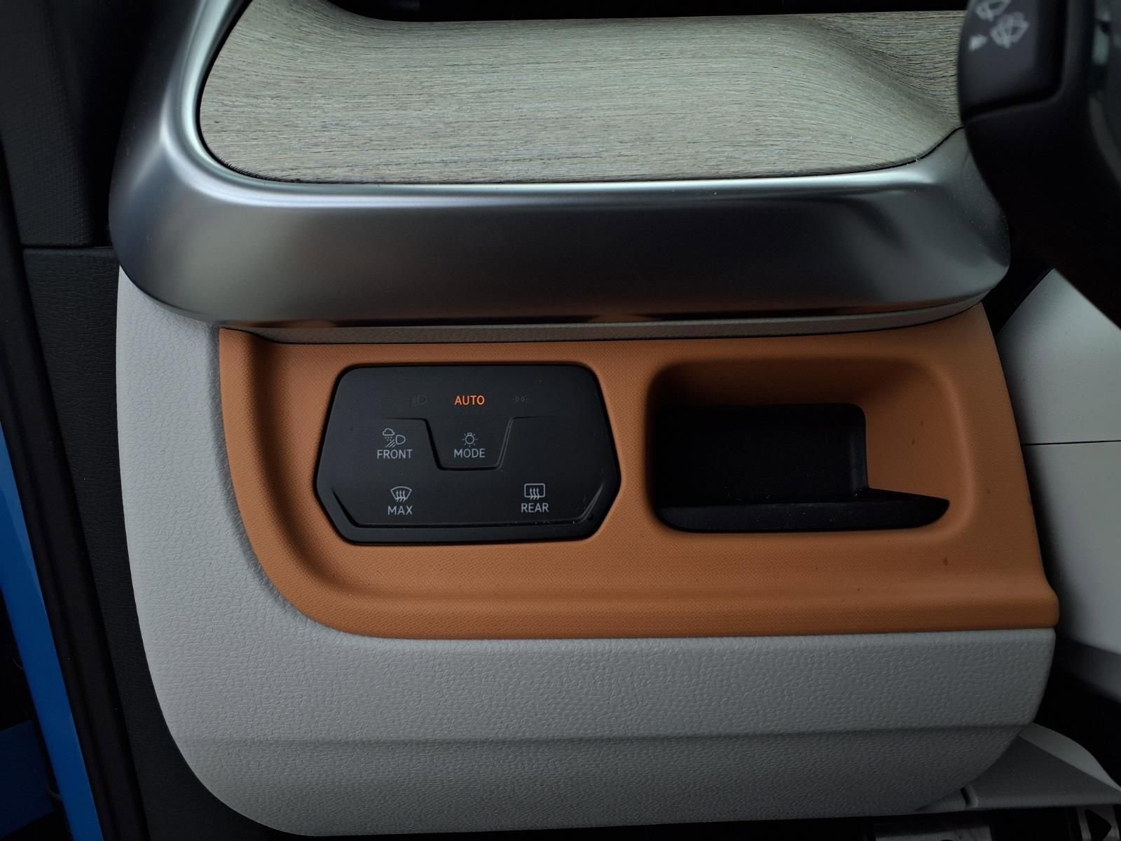 Certified 2025 Volkswagen ID. Buzz 1st Edition RWD image 18