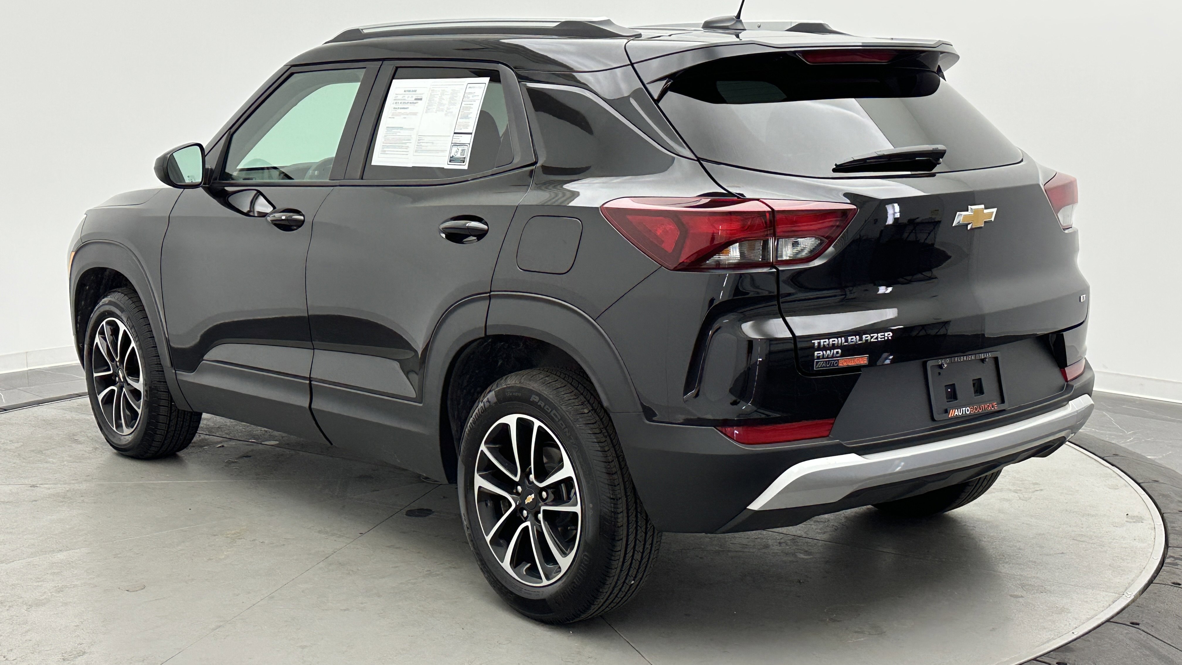 Used 2025 Chevrolet TrailBlazer LT image 4