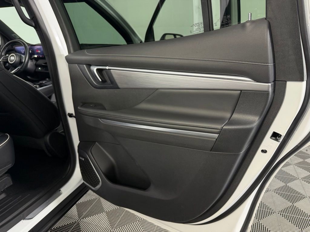 Used 2025 Buick Enclave Preferred AWD/4WD image 27