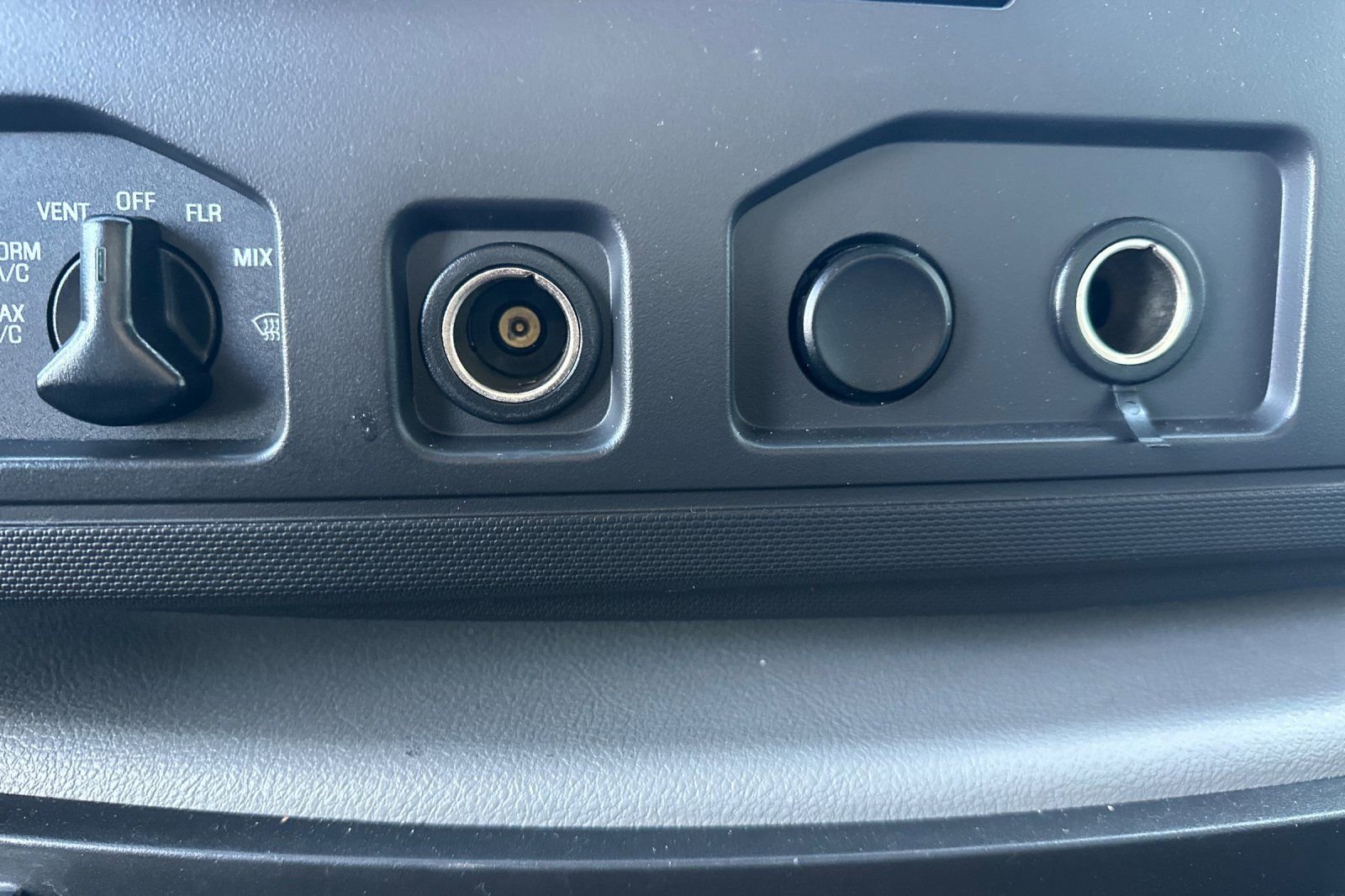 Used 2019 Ford E-350 and Econoline 350 Super Duty w/ Power Windows & Locks Group image 28