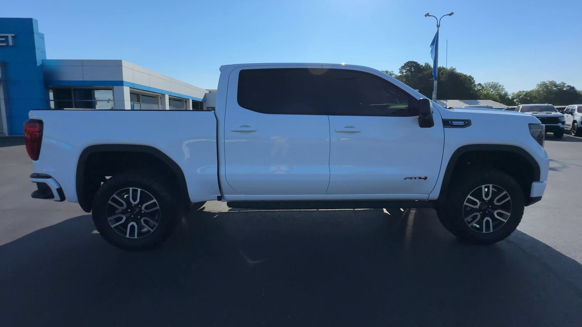 Used 2024 GMC Sierra 1500 AT4 w/ Technology Package AWD/4WD image 9