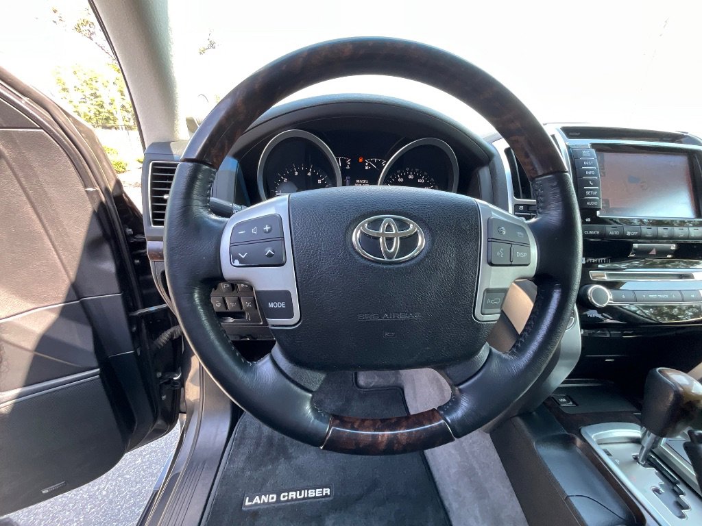 Used 2013 Toyota Land Cruiser image 15