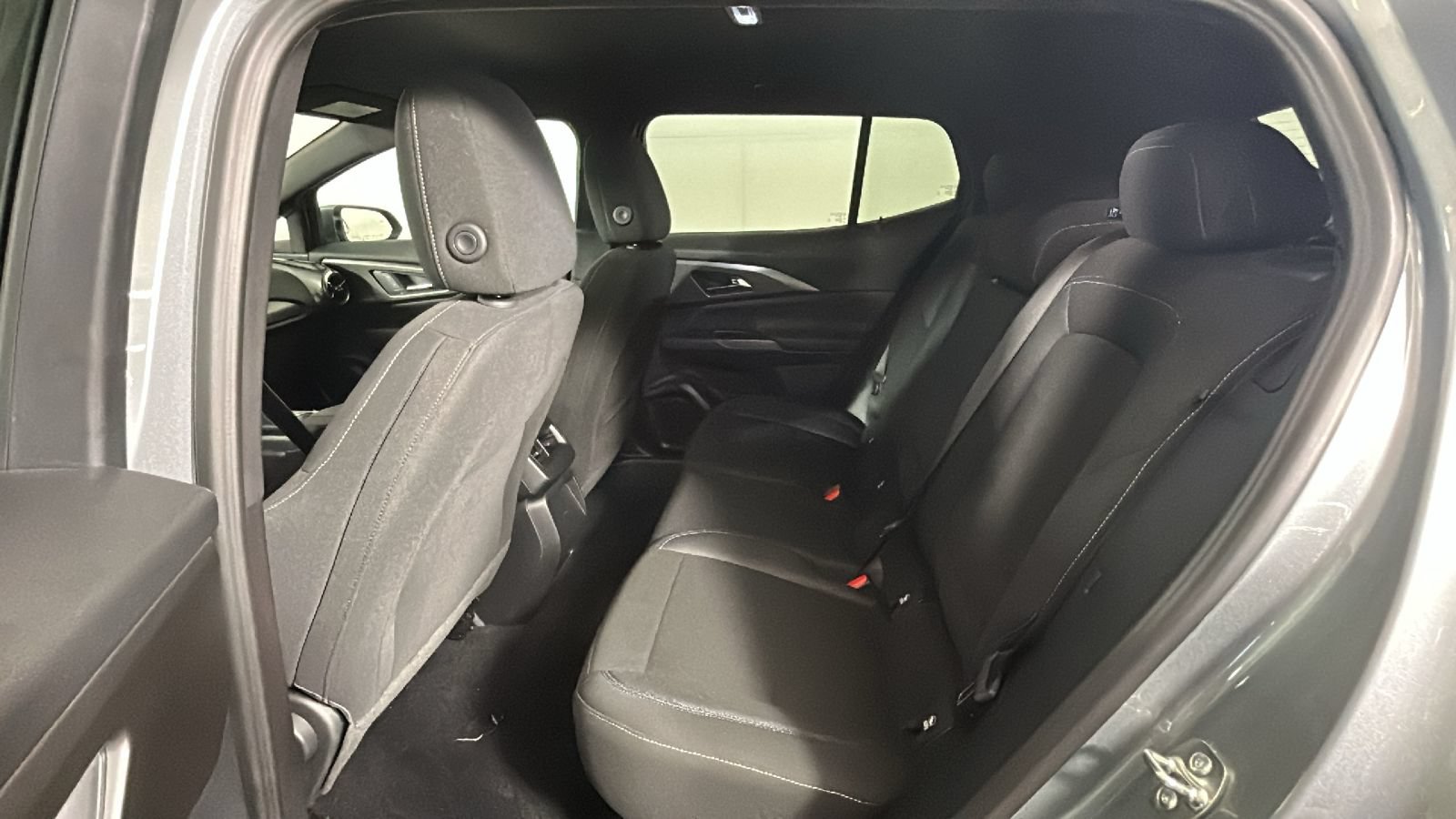 Used 2026 Chevrolet Equinox EV LT FWD image 31